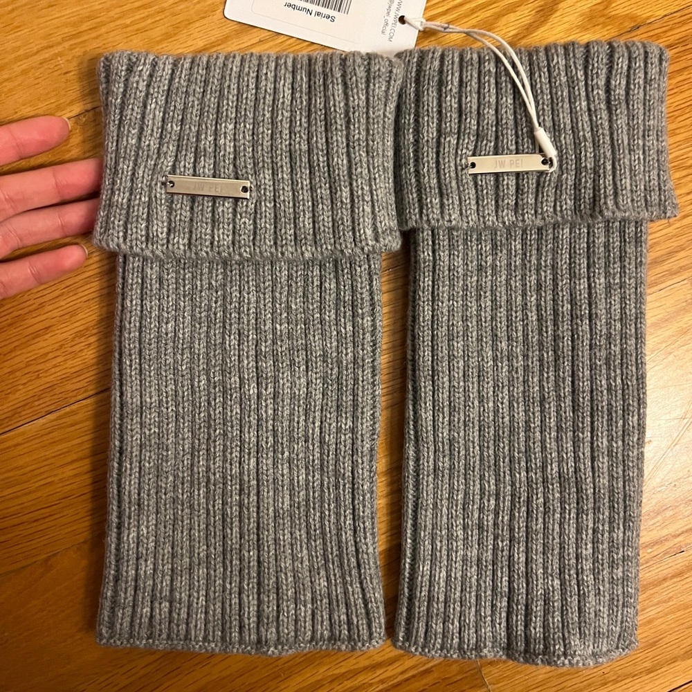 jwpei BNWT legwarmers grey